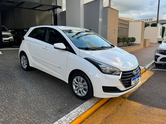 HYUNDAI HB20 1.6 COMFORT PLUS 16V FLEX 4P AUTOMÁTICO HYUNDAI HB20 1.6 COMFORT PLUS 16V FLEX 4P AUTOMÁTICO